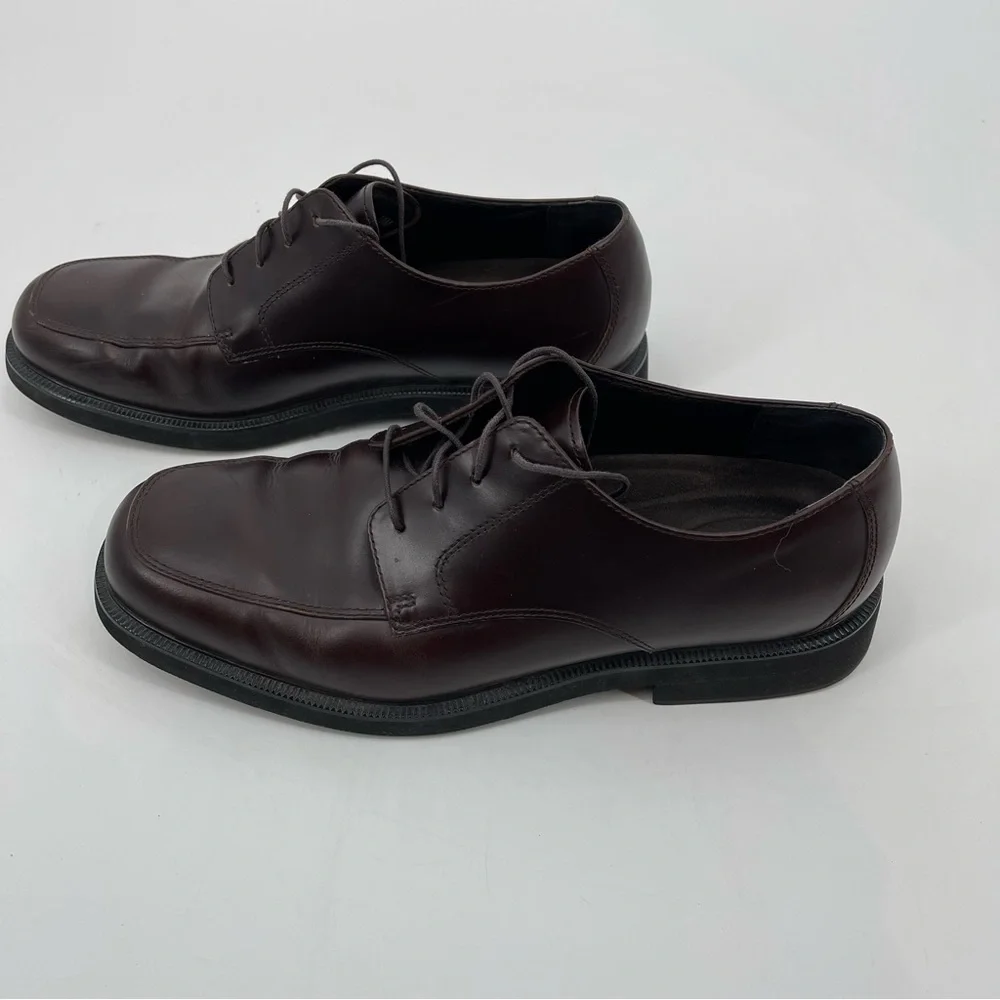 Men’s Rockport shoes size 10M brown  good condition. Preowned